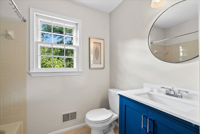 Building Photo - "Luxurious 3-Bed Retreat with Finished Bas...