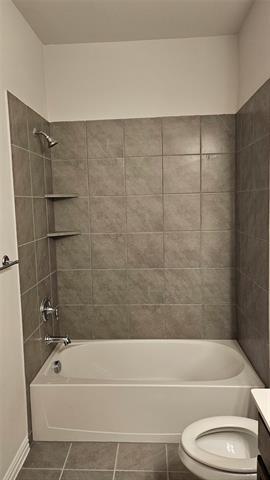 Building Photo - 5005 Vly Frg Dr