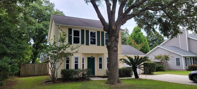 Primary Photo - Three Bedroom Home in Bayview Farms - Jame...