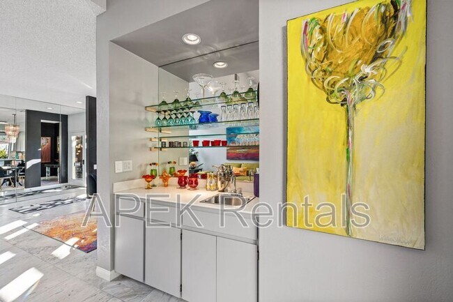 Building Photo - 1317 E Amado Rd