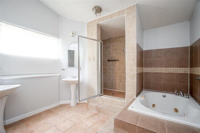 Building Photo - 15319 Paseo Del Rey Dr
