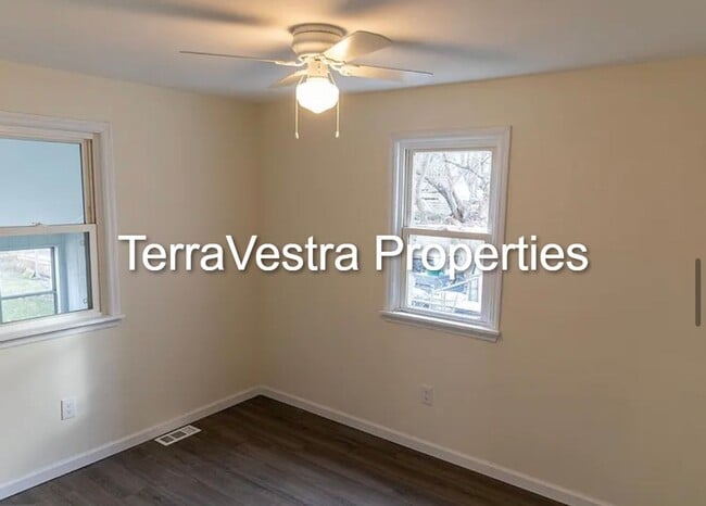 Building Photo - Single Family in Brooklawn!