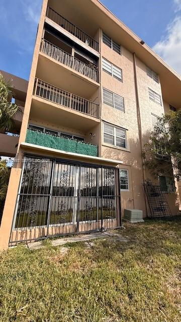 Building Photo - 8895 Fontainebleau Blvd