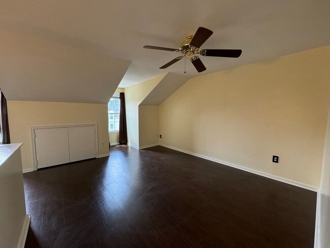 Building Photo - Stunning 2 Bed 2.5 Bath Interior Townhome In Newgate Community