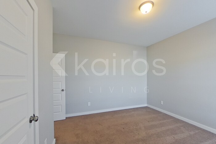 Building Photo - 204 White Oak Cir