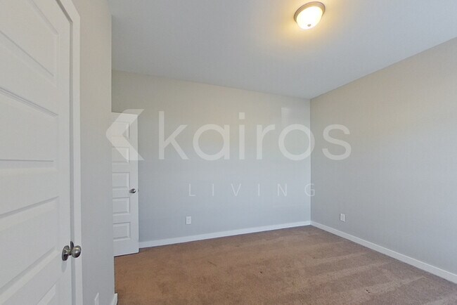 Building Photo - 204 White Oak Cir