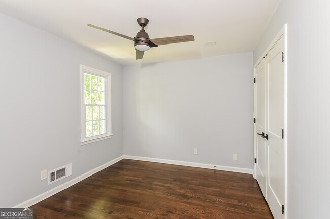 Building Photo - 2730 Cedarbrook Dr