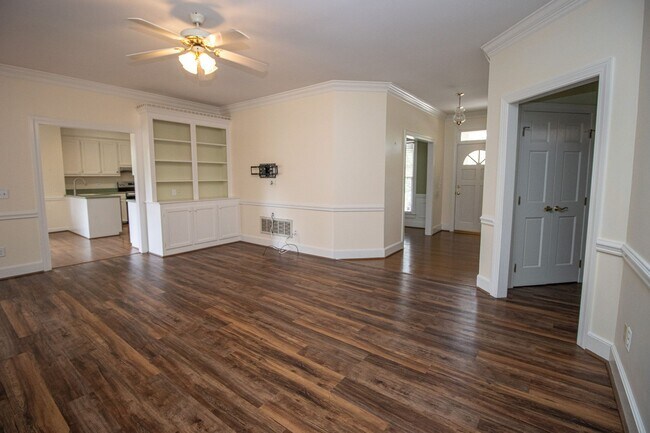 Building Photo - 2220 Montclair Dr