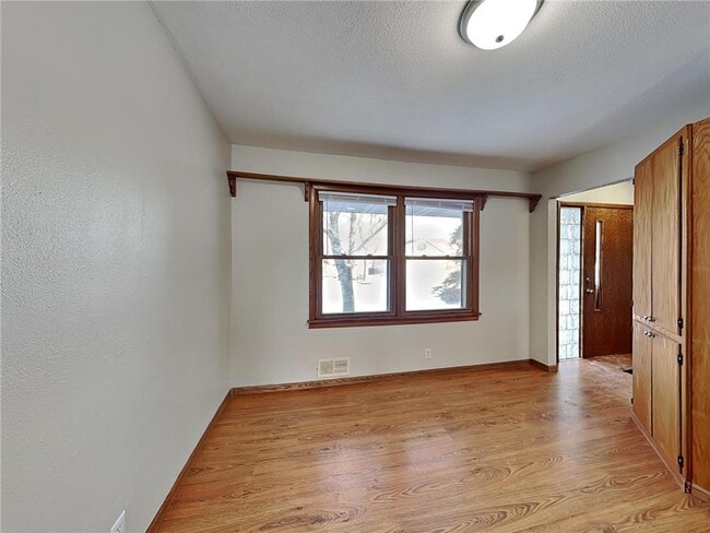 Building Photo - 3405 Ensign Ave N