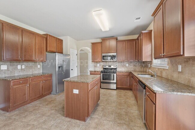 Building Photo - 6017 Reynolds Cir