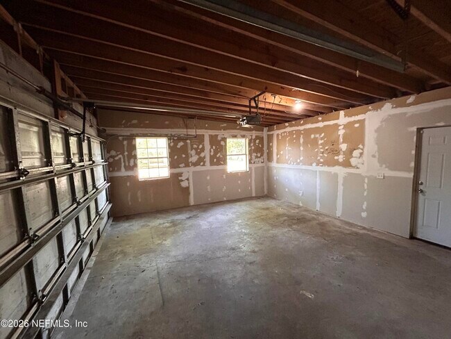 Building Photo - 1648 Loyola Dr N