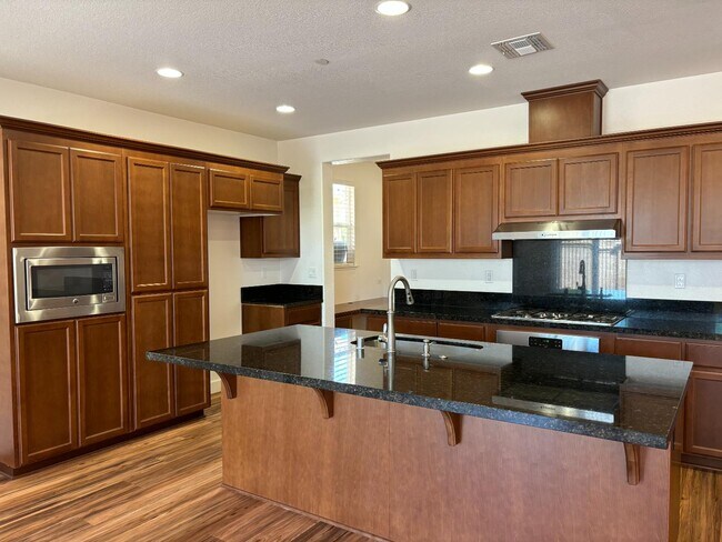 Building Photo - 402 Crimson Cir