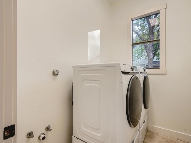 Building Photo - 5603 William Holland Ave