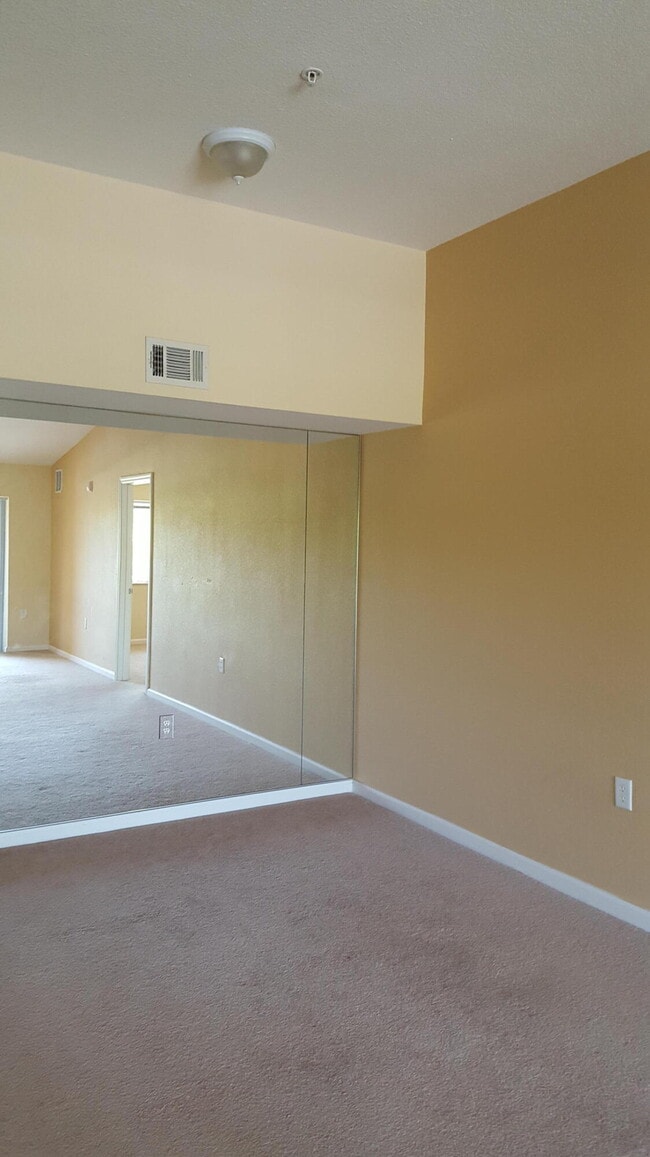 Building Photo - 281 SW Palm Dr