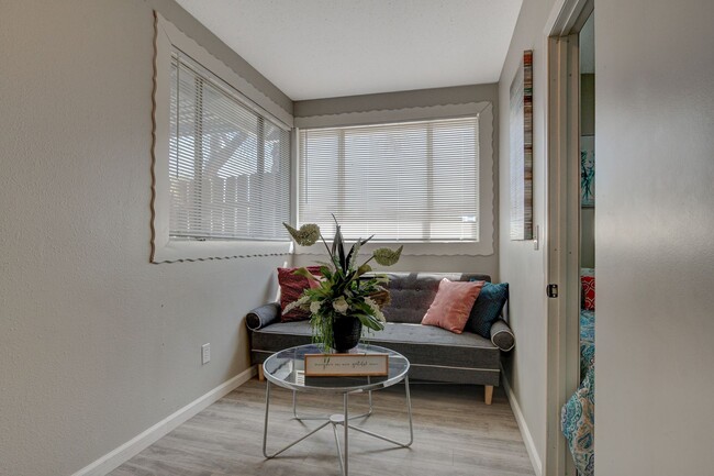 Building Photo - Cozy 2-Bedroom Unit in Prime Las Vegas Loc...