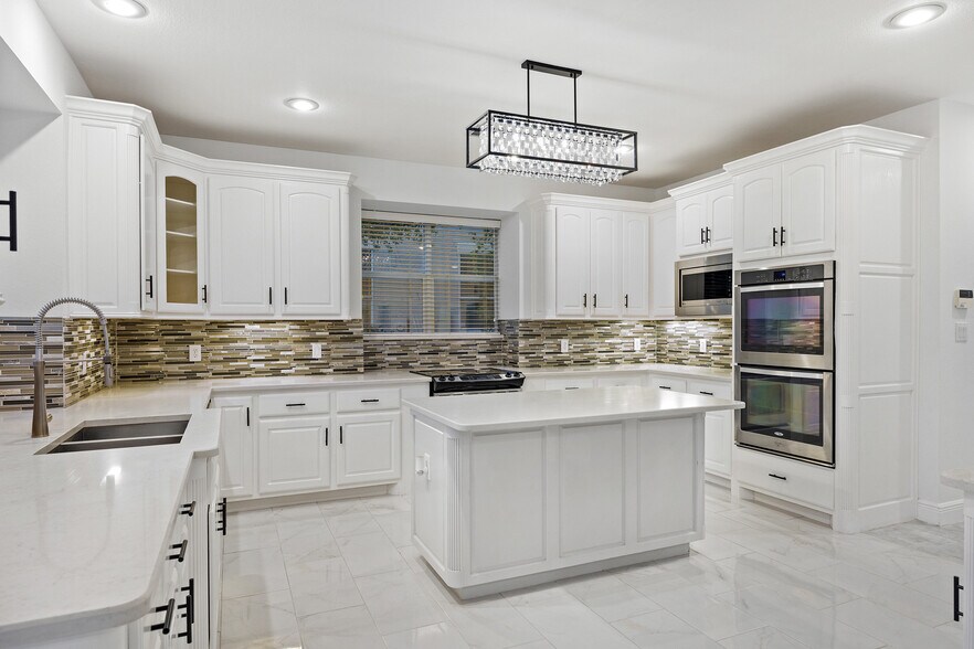 Building Photo - 402 Luna Vista Dr