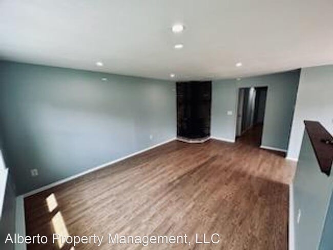 Building Photo - 2 br, 1.5 bath House - 2505 Lexington Ct.