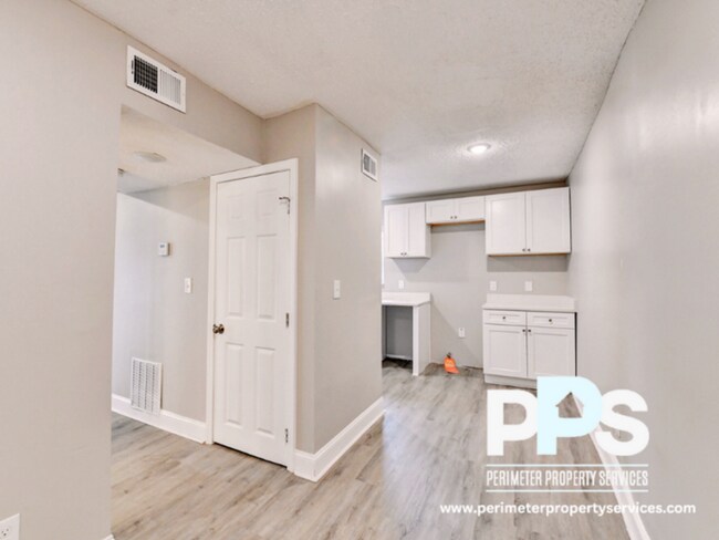 Building Photo - 390 W Lake Ave NW