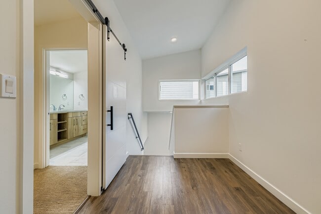 Building Photo - 12038 33rd Ave NE