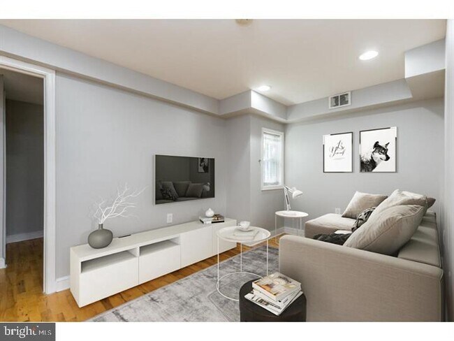 Primary Photo - 1233 N 16th St
