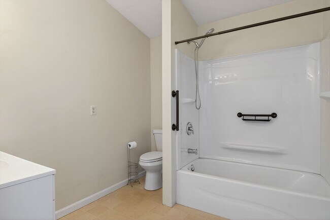 Building Photo - 1 bed/1 bath. Pet Friendly Travel Nurse