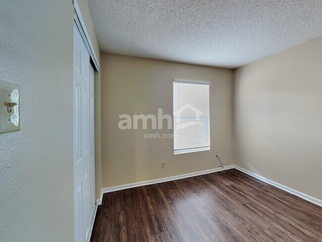 Building Photo - 10845 Albertson Dr