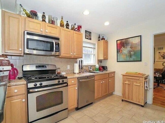 Building Photo - 1012 Old Northern Blvd