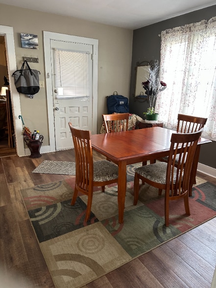 Building Photo - 1106 Charles St