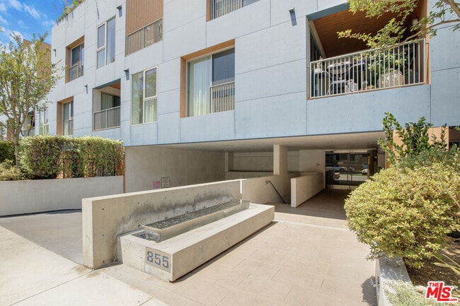 Building Photo - 855 Croft Ave