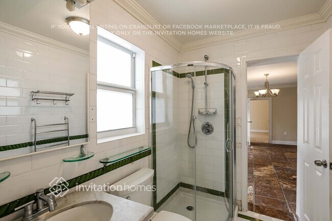 Building Photo - 830 N 10th Ave