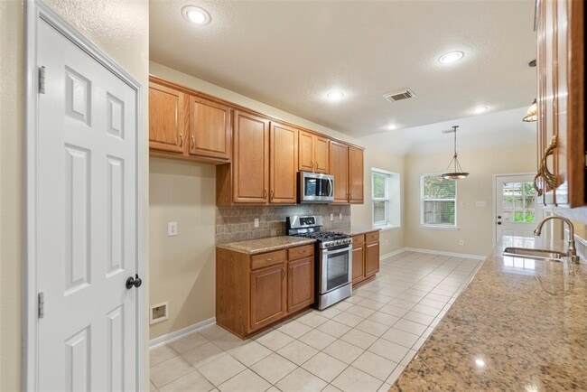 Building Photo - 25727 Shady Spruce Ln