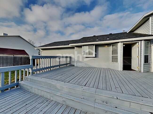 Building Photo - 4445 S Wakeport Bay