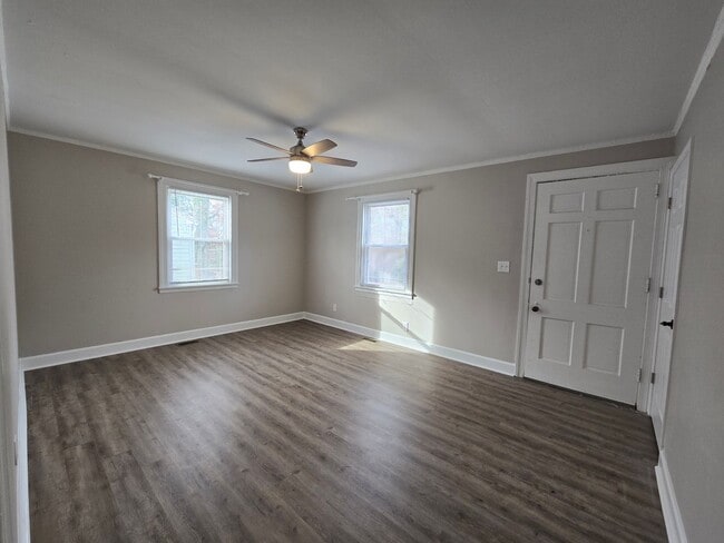 Building Photo - NEW LISTING!!!!!