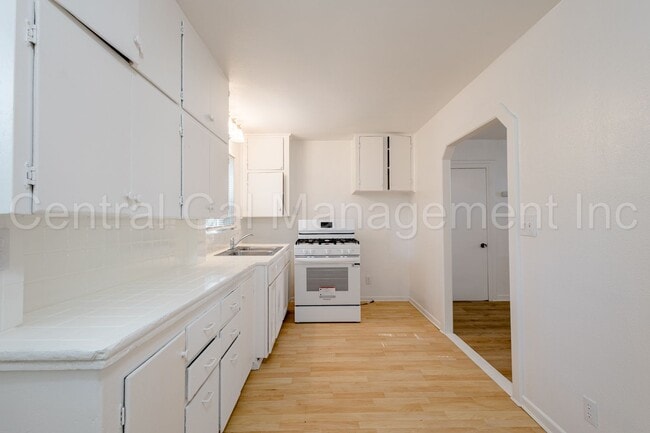 Building Photo - 2 Bedroom/1 Bath Home - $1550 Per Month!