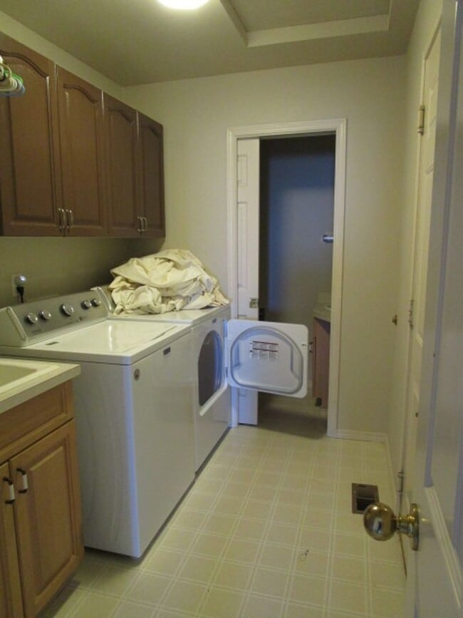 Building Photo - 127 S 18th St