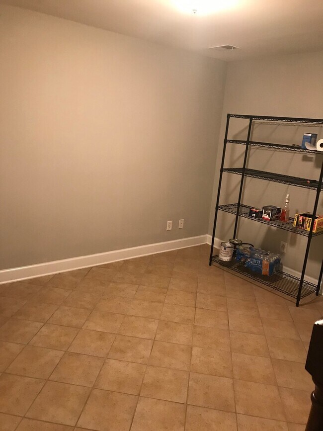 Building Photo - Reduced Rent/Move In Special/Lenox Village...