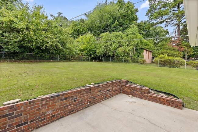 Building Photo - Charming 3BR Home on a Quiet Cul-de-Sac with Large Fenced Yard