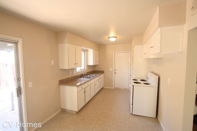 Building Photo - 3 br, 2 bath House - 4733 E. Orleans Ave.