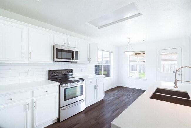 Building Photo - 2707 Troy Dr