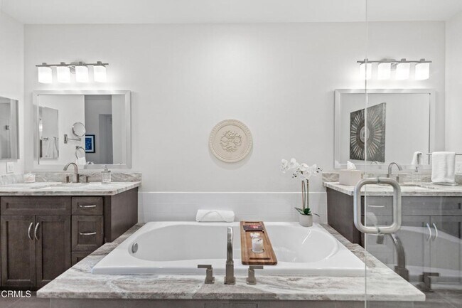 Building Photo - 4008 Tradewinds Dr