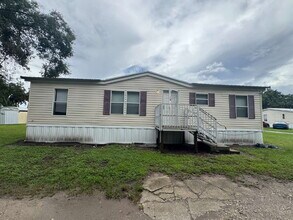 Building Photo - "Charming 3-Bed Oasis in Gibsonton – 1,235 Sq. Ft. of Cozy Living!"