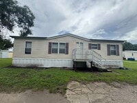 Building Photo - "Charming 3-Bed Oasis in Gibsonton – 1,235 Sq. Ft. of Cozy Living!"