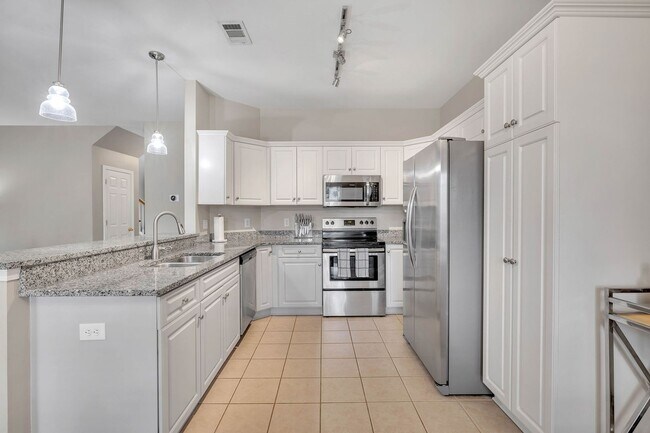 Building Photo - Spotless 3BR/2.5BA townhome minutes from West End, Downtown Nashville!
