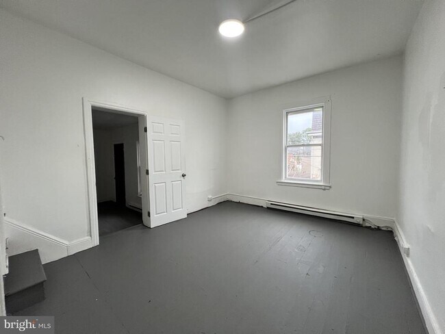 Building Photo - 148 E Washington St