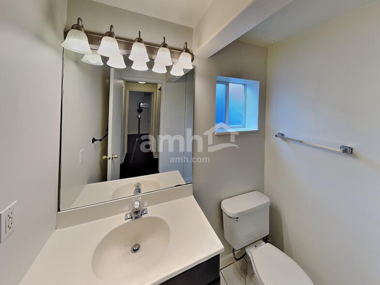 Building Photo - 1666 W 9685 S