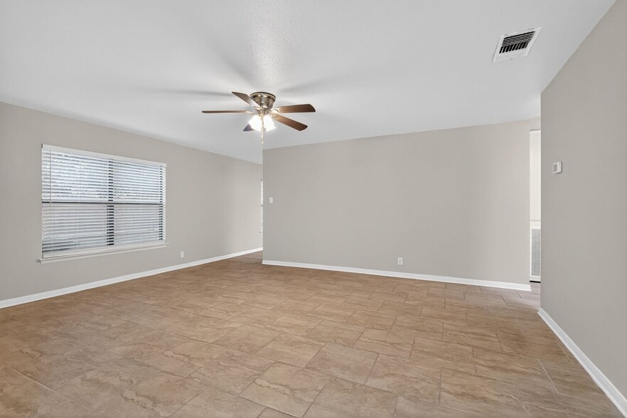 Building Photo - 9930 Trendwood