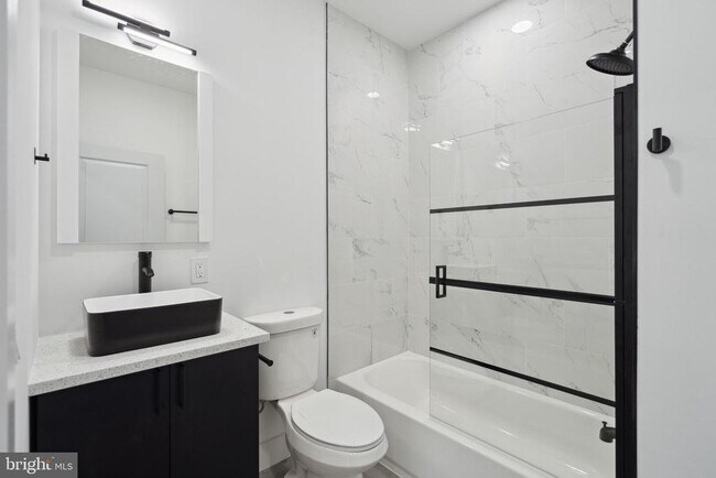 Building Photo - 528 W Berks St