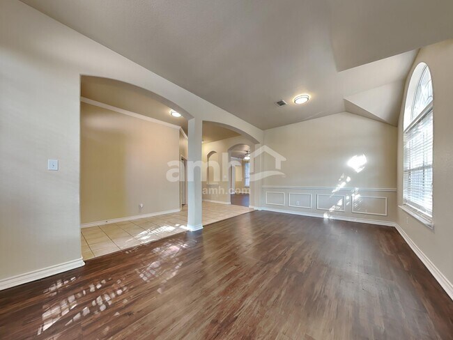 Building Photo - 989 Dogwood Ln