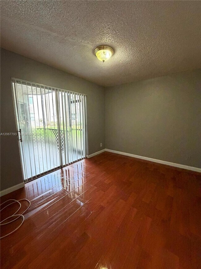 Building Photo - 3100 Riverside Dr