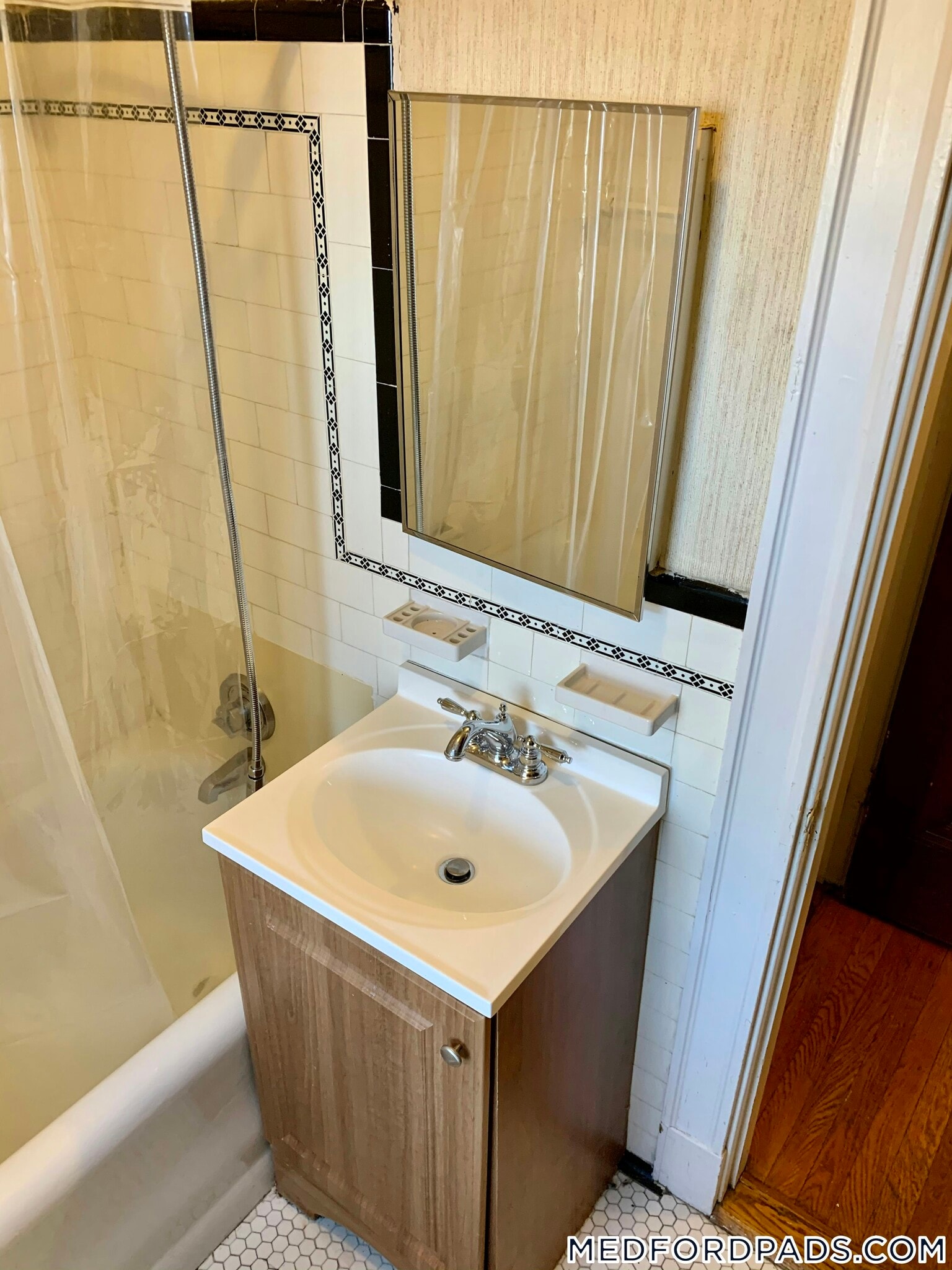 Building Photo - 63 Fellsway W